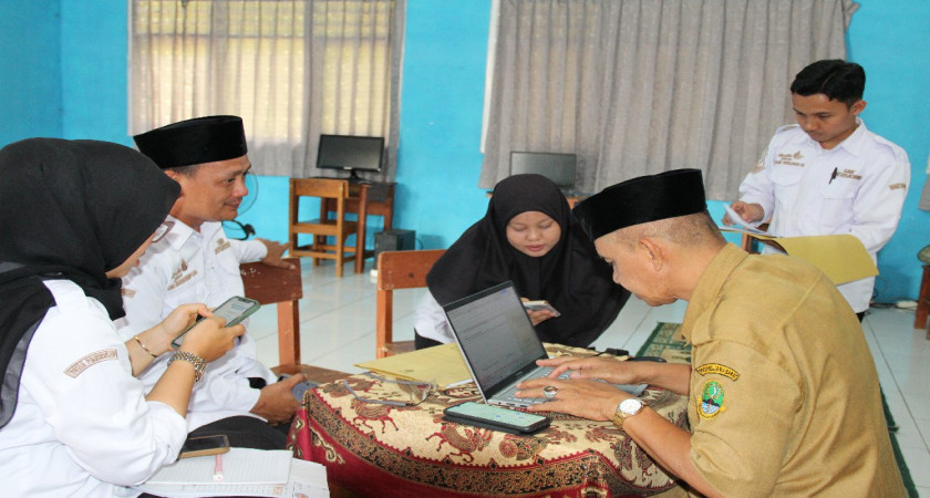 Penilaian Kinerja Kepala Sekolah SMK Asysyaakiriin
