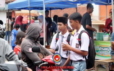 SMK Asysyaakiriin adakan bagi-bagi takjil di Bulan Ramadhan 2024